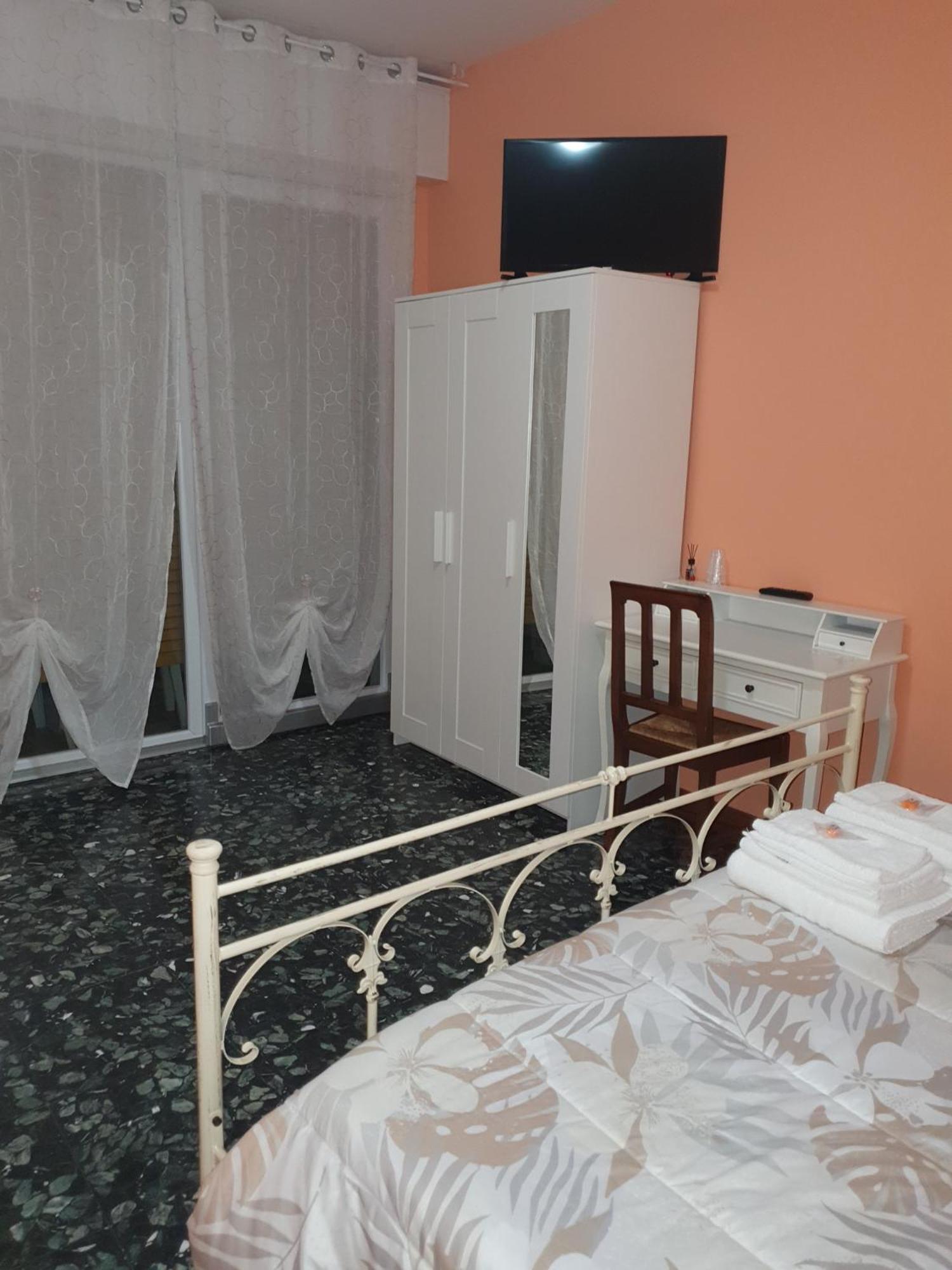 Andrea Affittacamere E B&B Solignano Nuovo Exteriör bild
